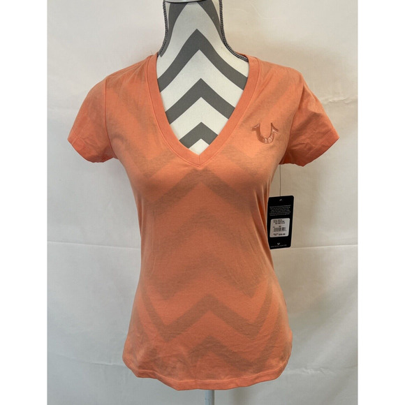 NWT True Religion Womens Peach Pink Gel Print TR Tee V-Neck Benefits Charity - Picture 1 of 11
